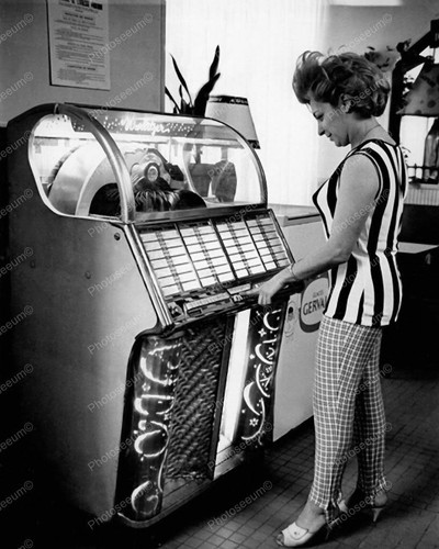 Wurlitzer jukebox model 1700 - model,