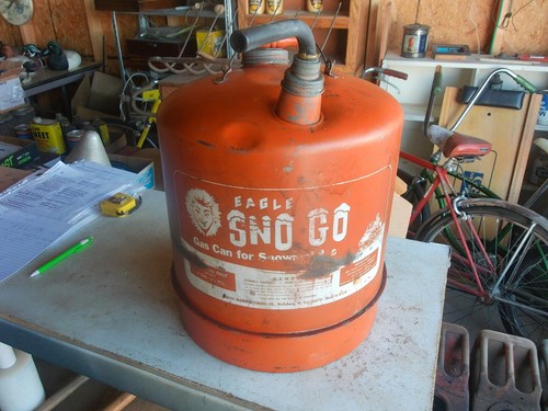 Vintage gallon eagle sno go - 6,