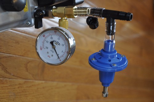 Vacuum regulator gauge tee - regulator+gauge,