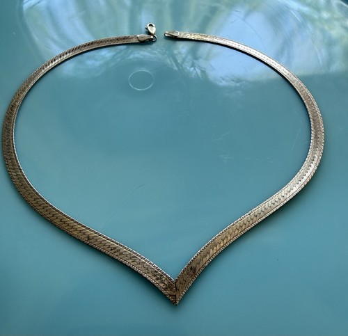Sterling silver 925 - sterling, "v"