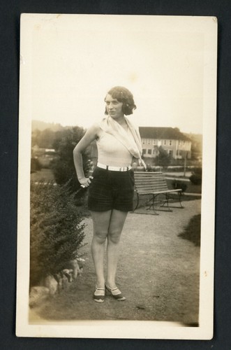 Curvy flapper woman - flapper,
