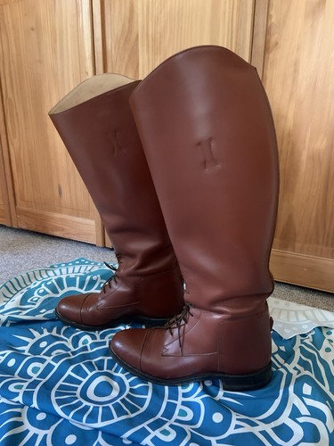Effingham brown field - field, boots