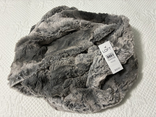 Nwt loft women faux fur - nwt,