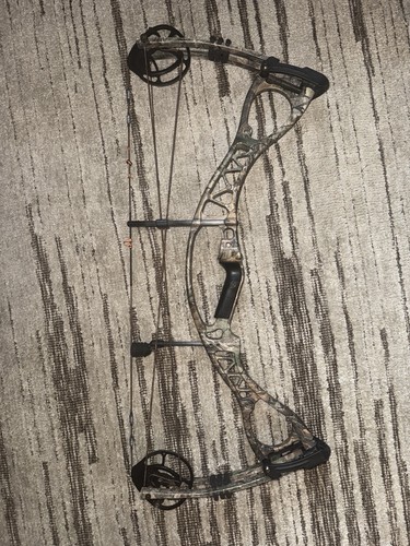 Hoyt compound bow - bow, right-handed