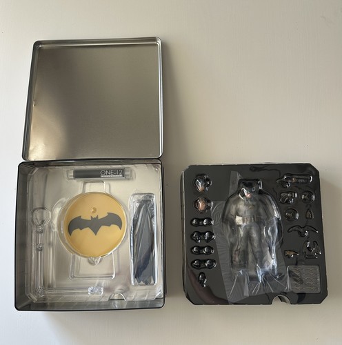 Mezco one batman - batman, supreme
