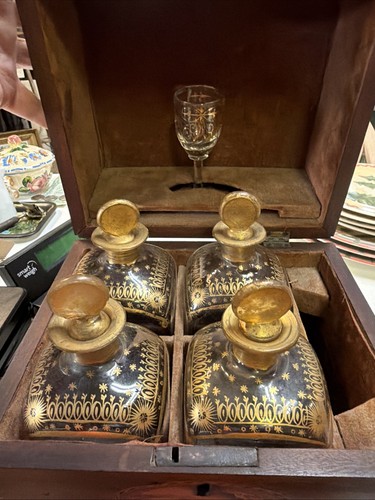 Antique traveling liquor box - traveling,
