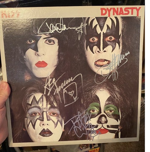 Kiss dynasty signed vinyl - kiss, lp