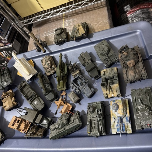 Large wwii military tank - wwii, lot