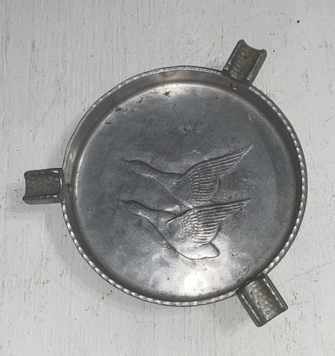 Everlast metal ashtray geese - ashtray.,