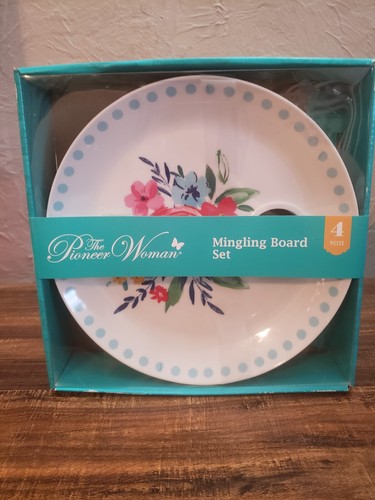 New pioneer woman mingling - new,