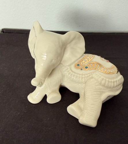 Lenox laurels lying white - lenox,