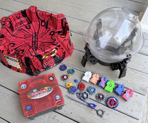 Lot beyblades dome case - lot,