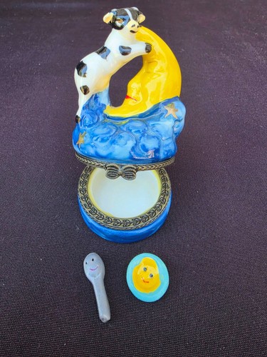 Vintage cow crescent - on, moon