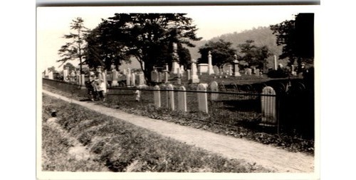 Hillside cemetery photo 1920s - hillside,