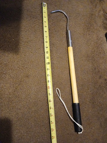 Wooden handle fishing hand - 18",
