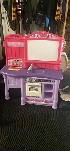 Step2 plastic kitchen set - plastic, w/
