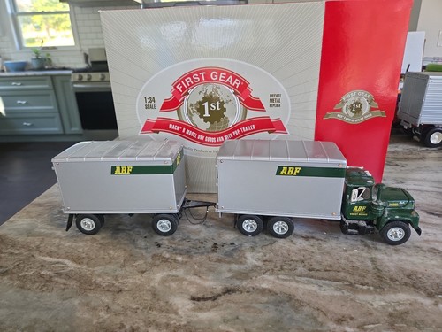 First gear mack b model - first,