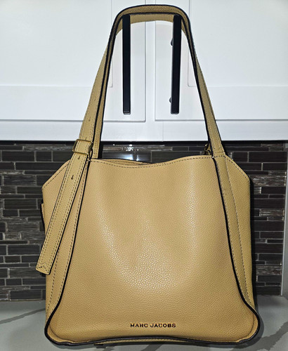 Marc jacobs beige pebbled - marc,