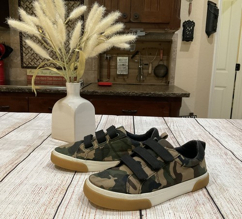 Old navy boy size camo - navy,