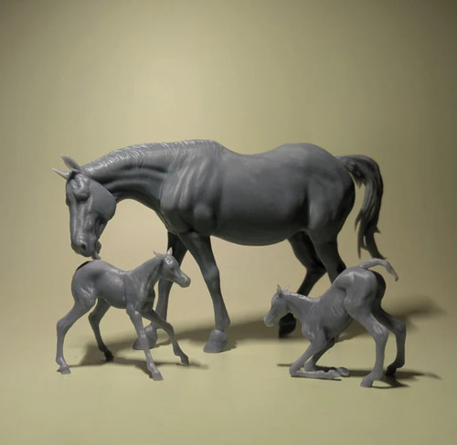 Mare with foals unpainted - with,