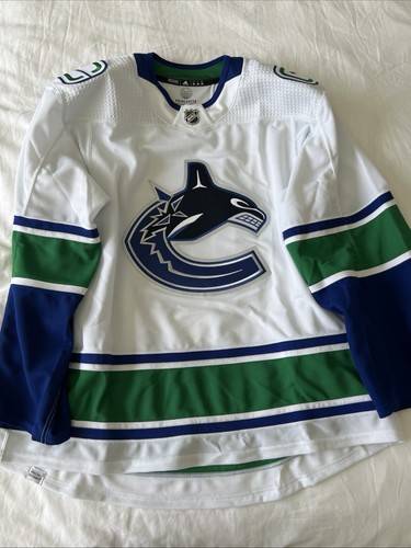 Vancouver canucks team issued - vancouver,