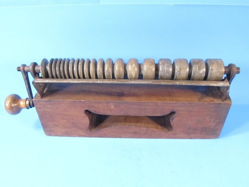 Uncommon hand cranked - as-is,