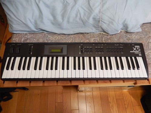 Korg music synthesizer - korg,