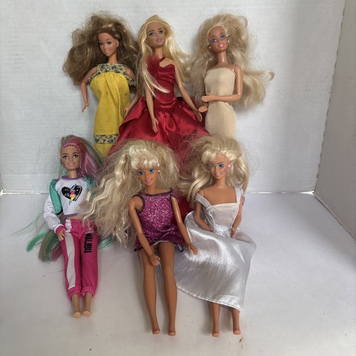 Lot barbie dolls most - of,