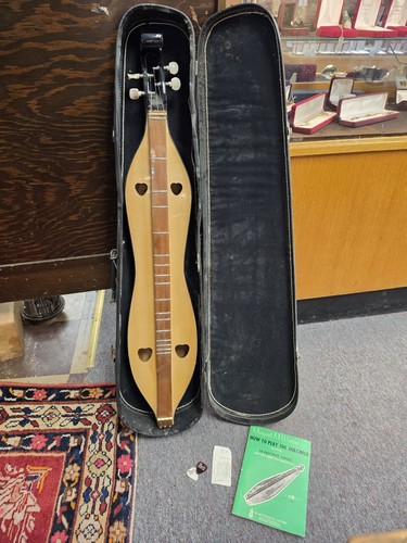 String vintage dulcimer with - 4-string,