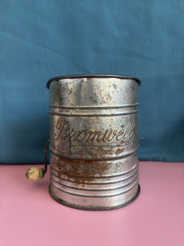 Vintage bromwells cup - 5-cup, flour