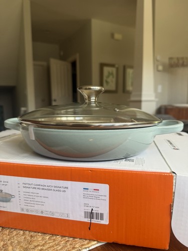 New open box - open, sea