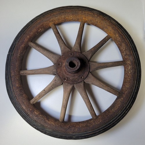 Wooden wagon wheel - wheel, rusty