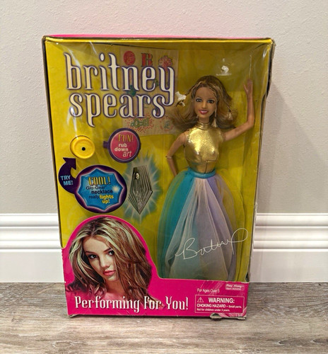 2001 britney spears performing - 2001,