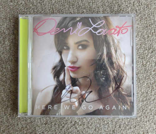 Demi lovato signed autograph - demi,