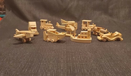 Nice small wooden toys - -,