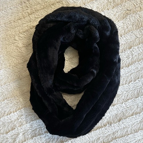 Black faux fur infinity - black,
