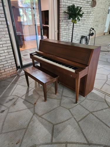 Piano with bench - with,