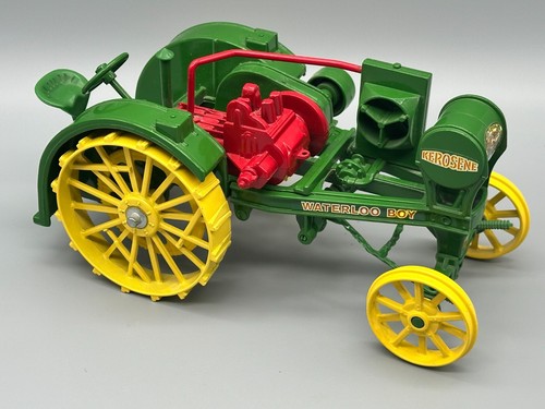 Ertl john deere waterloo - john, boy