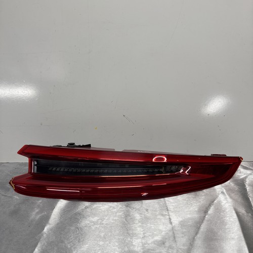 Porsche 911 tail light - light, right