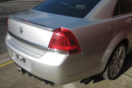 Holden genuine commodore sedan - holden,