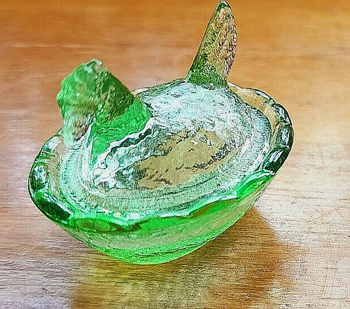 Mini chicken hen nest - on, lime