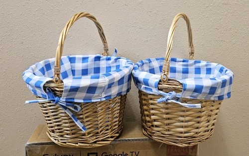 Lot wicker basket - lined, with