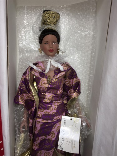Tonner vinyl doll olivia - 19”,