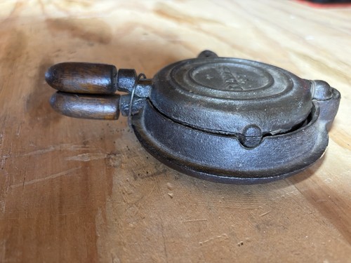 Simmons cast iron waffle - eg,