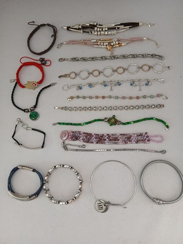 Lot costume jewelry - of,