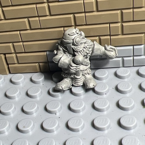 Old warhammer dwarf - dwarf, pilot