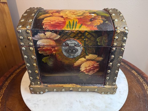 Vintage wood trinket storage - wood,