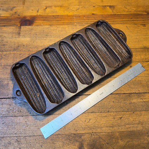 Cast iron lodge corn stick - "e",