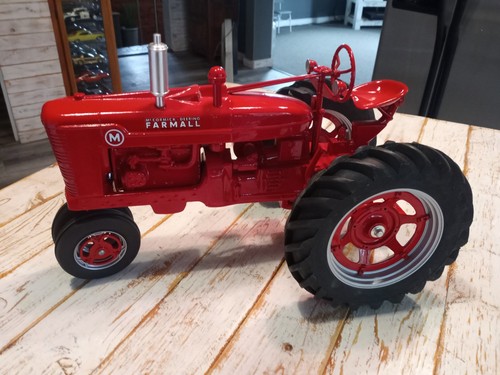 Scale farmall m farm - m,