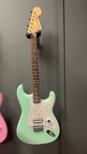 Tom delonge fender - tom,